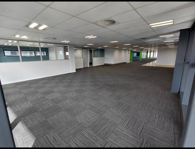 1,568M² OFFICE TO LET IN VORNA VALLEY